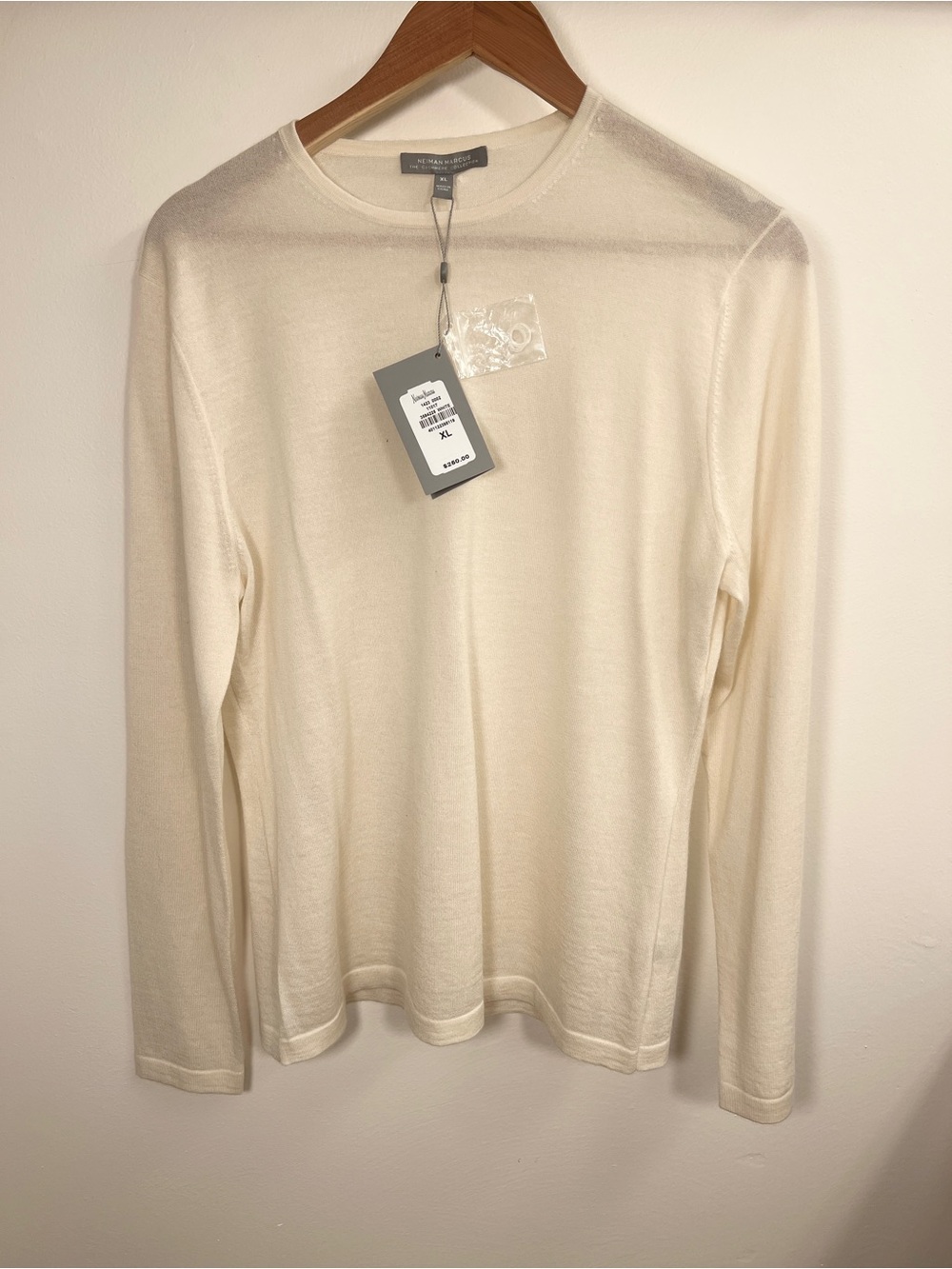 NWT Neiman Marcus Women's Cashmere Cream Crewneck Sweater. (Repair)